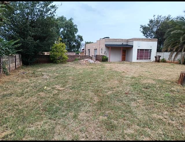 2 BEDROOM HOUSE TO LET IN KOOKRUS